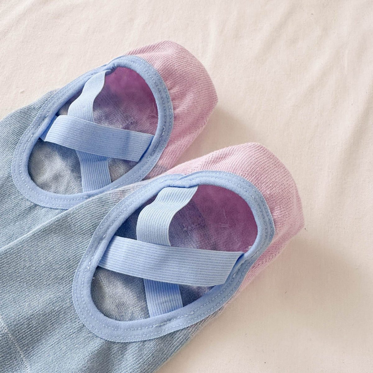 ZoraSocks Gradient Cross-Strap Non-Slip Yoga Socks